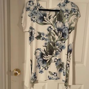 Brittany Black, Large, white floral blouse